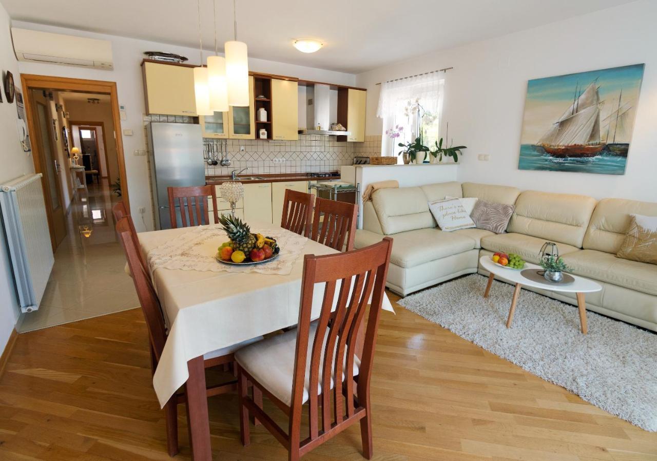 M. De Dominisa 5 Apartment Раб Екстериор снимка